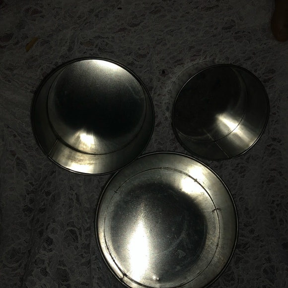A set of three fruitcake/ wedding cake baking pans. Non removable bottoms - Picture 2 of 13